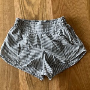 Lululemon Hotty Hot Short High Rise 2.5 inch inseem